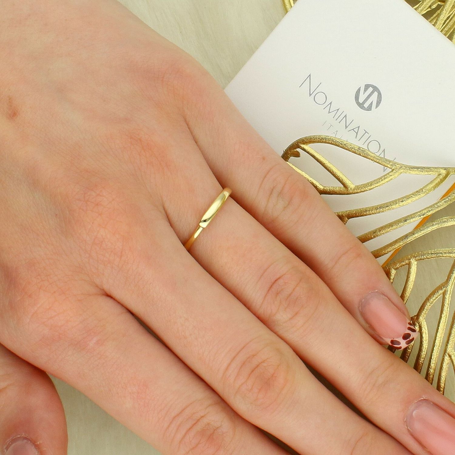 Pierścień LifePoetry z gwiazdą wypukłą i cyrkoniami sześciennymi (1).jpg